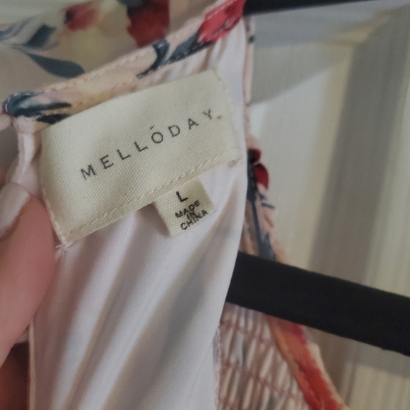 Perfect dress with a smocked top - Picture 4 of 4